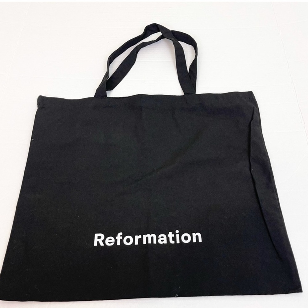 2 Reformation cotton shoppers tote
Gives effortless style vibes all day long. - Picture 2 of 9